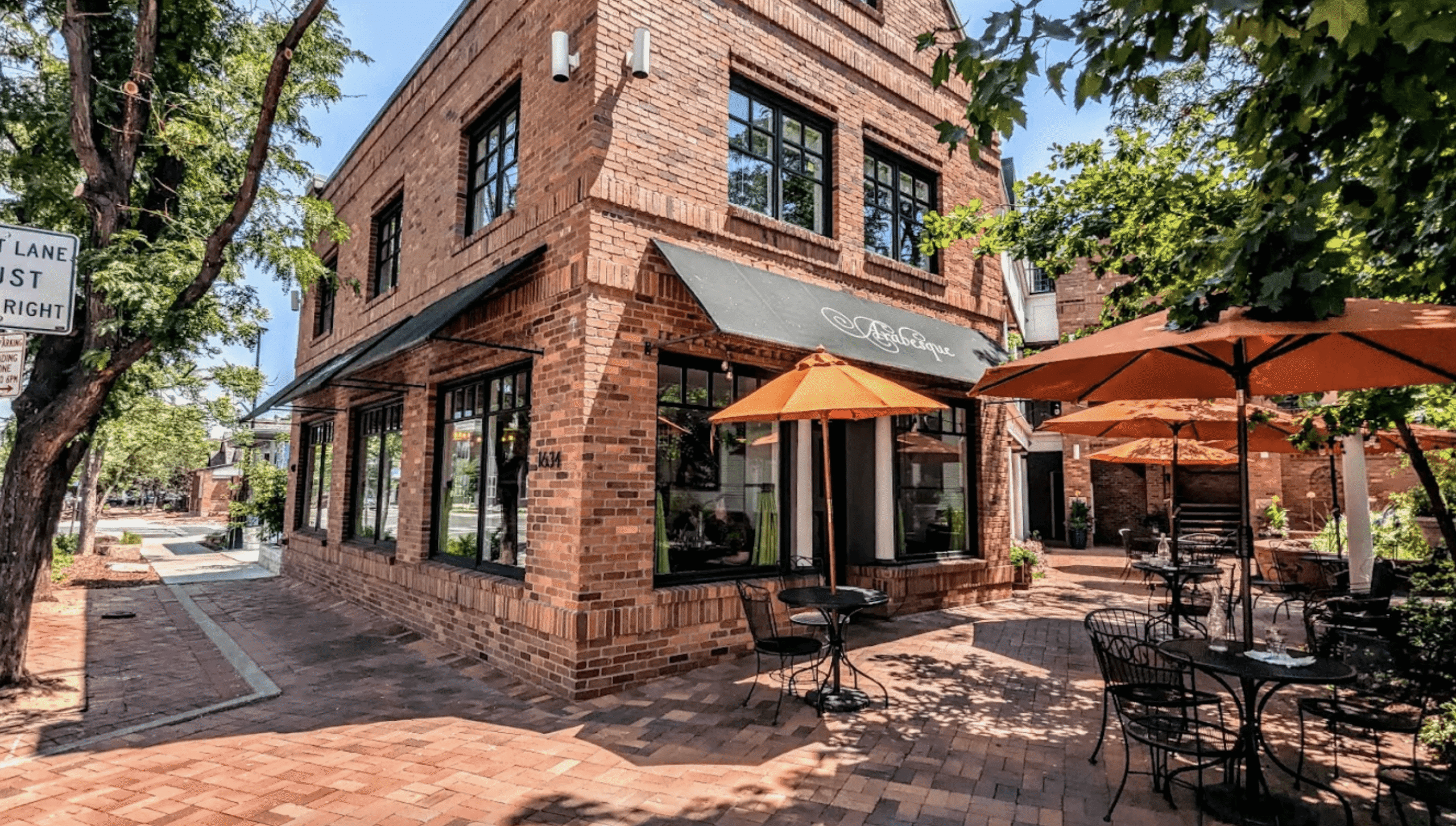 Arabesque with courtyard 1634 Walnut